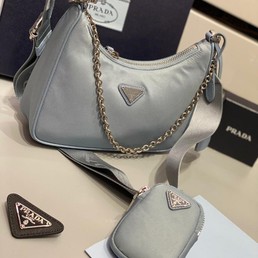 Женская сумка Prada Re-Edition 2000 серая