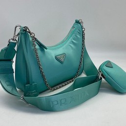 Женская сумка Prada Re-Edition 2000 голубая