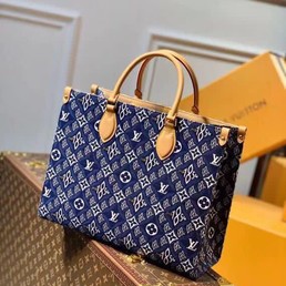 Женская сумка Louis Vuitton 35x28 синяя с белым орнаментом LV