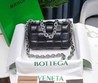 Женская сумка Bottega Veneta черная с серебристой цепочкой