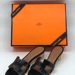 Женские босоножки Hermes кожаные черные