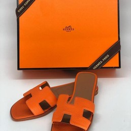 Женские шлепанцы Hermes кожаные оранжевые с коричневой подошвой