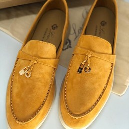 Женские лоферы Loro Piana желтые замшевые