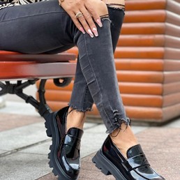 Женские лоферы Alexander McQueen черные кожаные