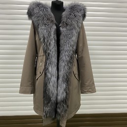 Бежевая парка с мехом чернобурки 95 см