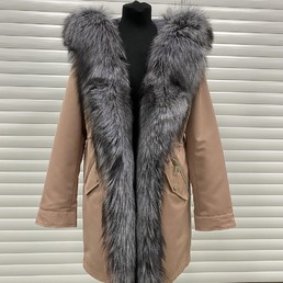 Пудровая парка с мехом чернобурки 95 см