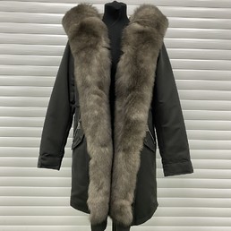 Черная парка с мехом песца 95 см