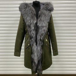 Зеленая парка с мехом чернобурки 95 см