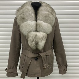 Бежевый тренч с мехом песца (Светло-бежевый)