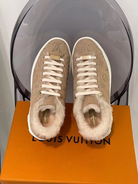 Женские зимние кеды Louis Vuitton бежевые замшевые
