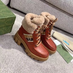 Женские ботинки зимние Gucci 2021 коричневые с мехом