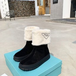 Женские зимние сапоги Prada замшевые черные