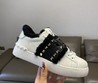 Женские зимние кеды Valentino белые с черным кожаные