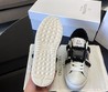 Женские зимние кеды Valentino белые с черным кожаные