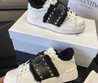 Женские зимние кеды Valentino белые с черным кожаные