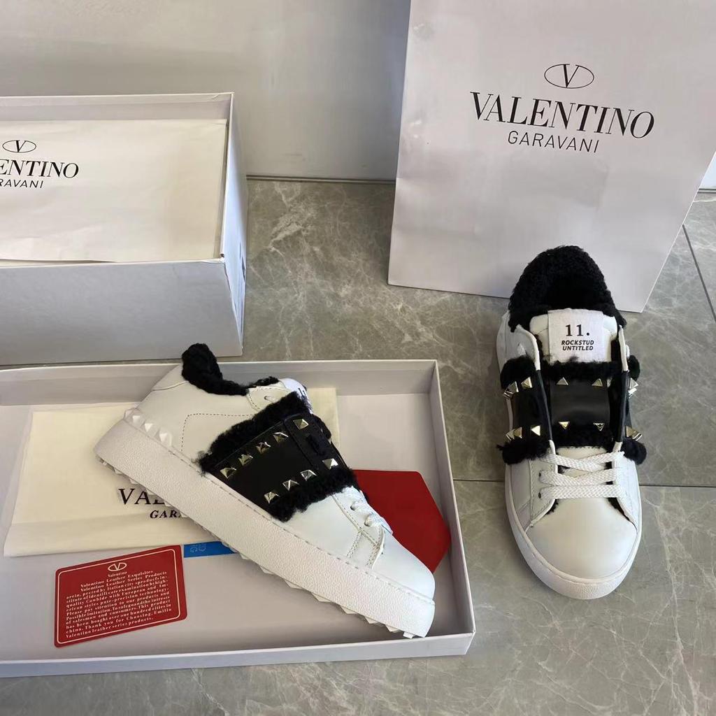 Женские зимние кеды Valentino белые с черным кожаные