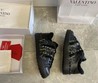 Женские зимние кеды Valentino черные кожаные