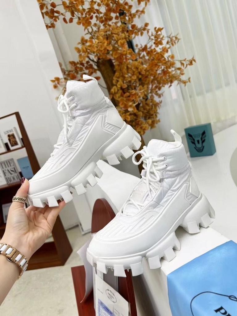 Женские ботинки Prada белые комбинированные