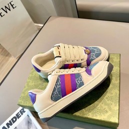 Женские комбинированные кеды Gucci с орнаментом GG бежевые с фиолетовым