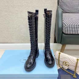 Женские сапоги на шнурках Prada кожаные черные