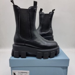Женские ботинки Prada черные кожаные