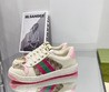 Женские бежевые кроссовки Gucci с розовой подошвой