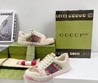 Женские бежевые кроссовки Gucci с розовой подошвой