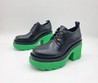 Женские ботинки Bottega Veneta 2022-2023 черные с зеленой подошвой