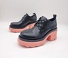 Женские ботинки Bottega Veneta 2022-2023 черные с розовой подошвой