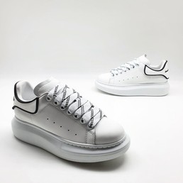 Кроссовки женские кожаные Alexander McQueen белые с голубыми шнурками