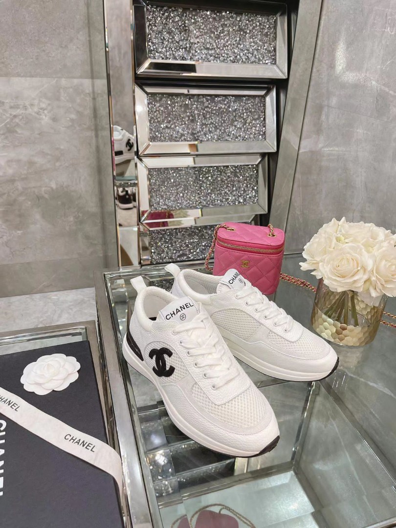 Женские кроссовки Chanel 2022 белые