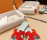 Женские шлепанцы Hermes 2022 красные с голубым