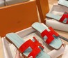 Женские шлепанцы Hermes 2022 красные с голубым