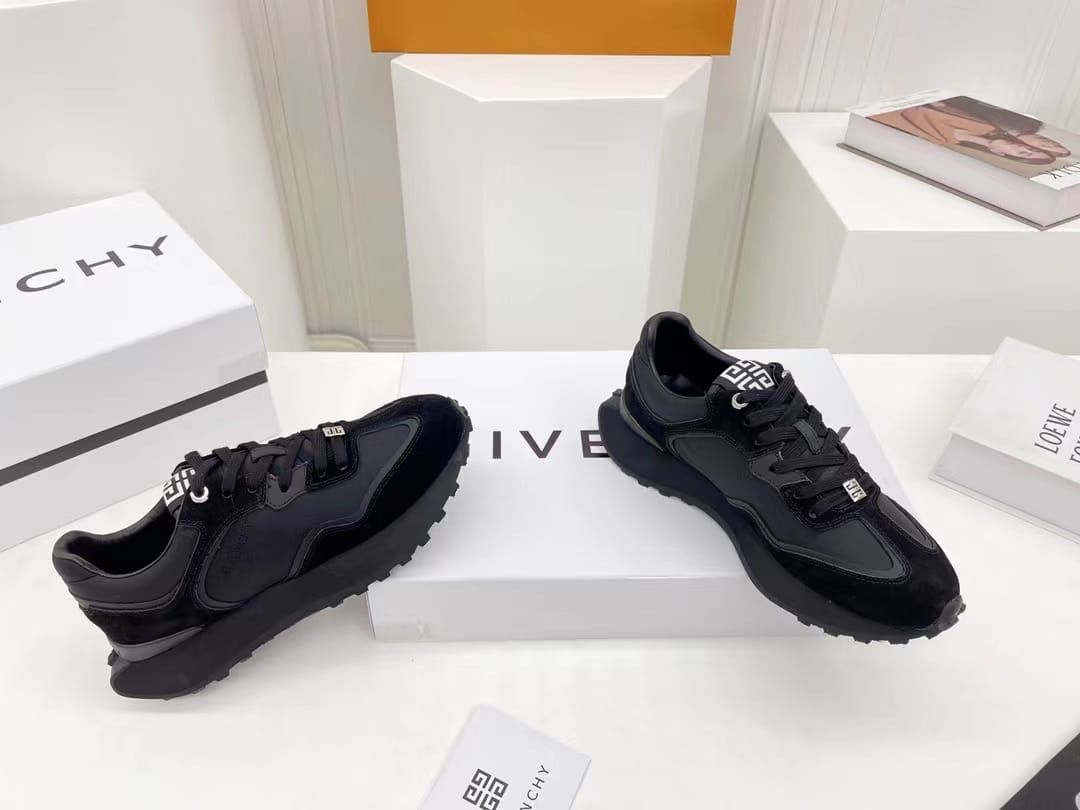 Черные кроссовки Givenchy 2022