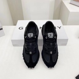 Черные кроссовки Givenchy 2022