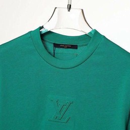 Мужская футболка Louis Vuitton зеленая с тиснёными инициалами LV
