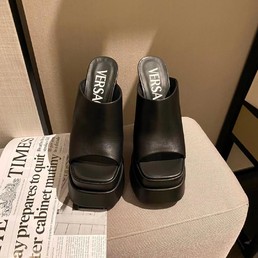 Женские босоножки Versace 2022 черные