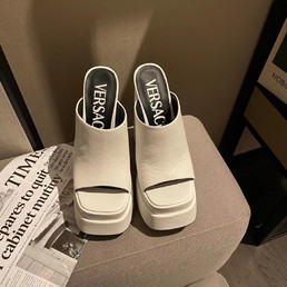 Женские босоножки Versace 2022 белые