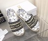 Женские кожаные шлепанцы Christian Dior 2022 белые с рисунком