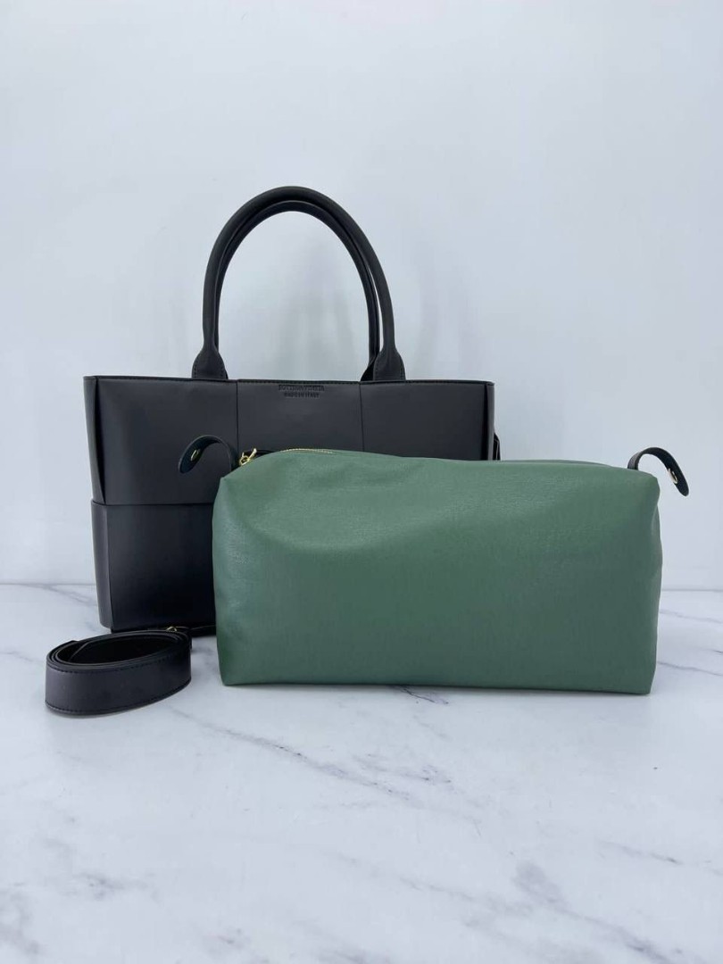Женская сумка Bottega Veneta 2022 черная 34x24x12