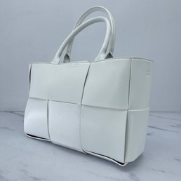 Женская сумка Bottega Veneta 2022 белая 34x24x12