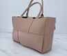 Женская сумка Bottega Veneta 2022 пудровая 34x24x12