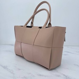 Женская сумка Bottega Veneta 2022 пудровая 34x24x12