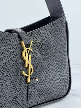 Женская сумка Yves Saint Laurent черная 24x14,5x6