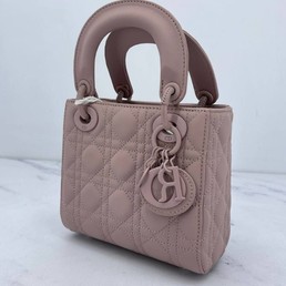 Женская сумка Christian Dior кожаная пудровая 17x15,5