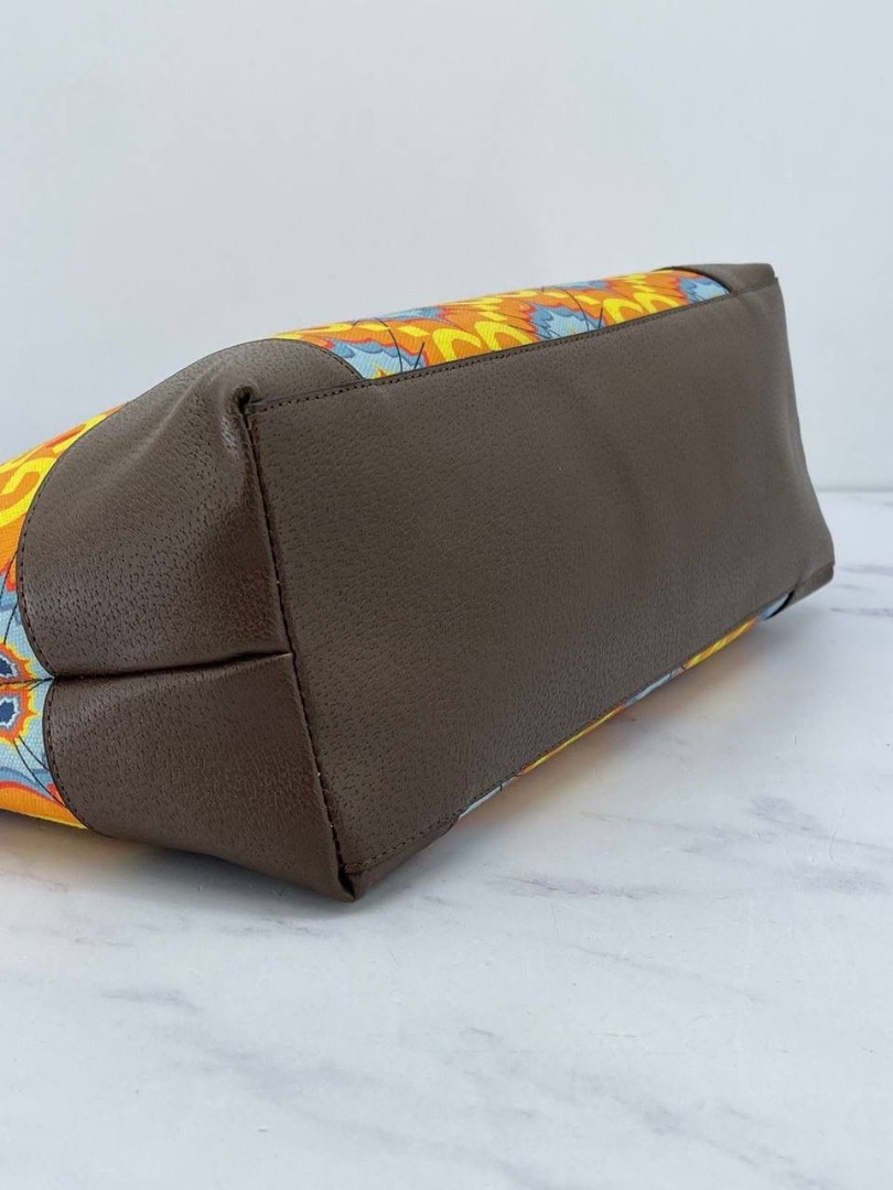 Женская сумка Gucci оранжевая 45x27 с орнаментом GG