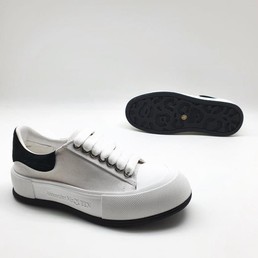 Кроссовки женские Alexander McQueen белые с черным