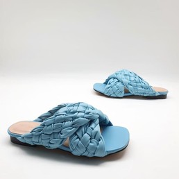 Женские шлепанцы Bottega Veneta голубые кожаные