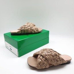 Женские шлепанцы Bottega Veneta бежевые кожаные