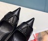 Женские кожаные туфли Valentino с пряжкой черные